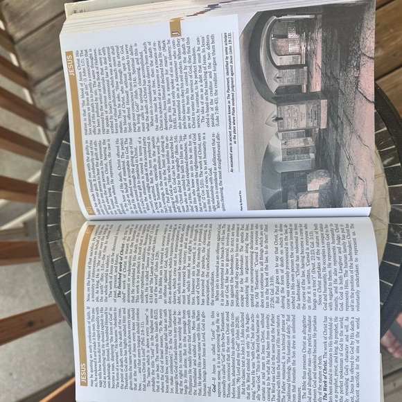 Nelson New Illustrated Bible Dictionary - Picture 5 of 10